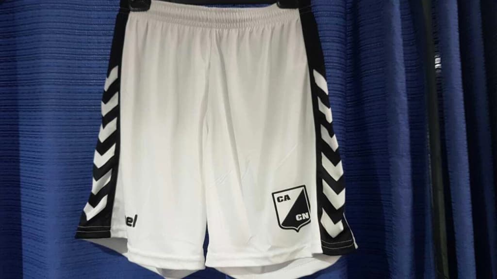 Short Entrenamiento Central Norte Hummel (0601)
